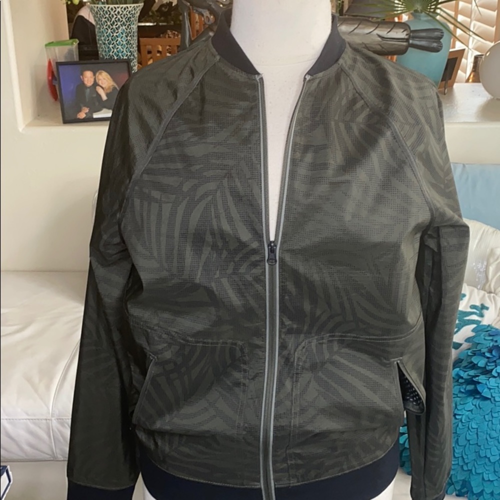 Old navy palm print  poly golf jacket